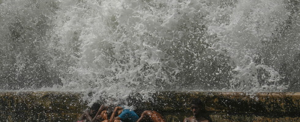 Hurricane Milton makes young people laugh