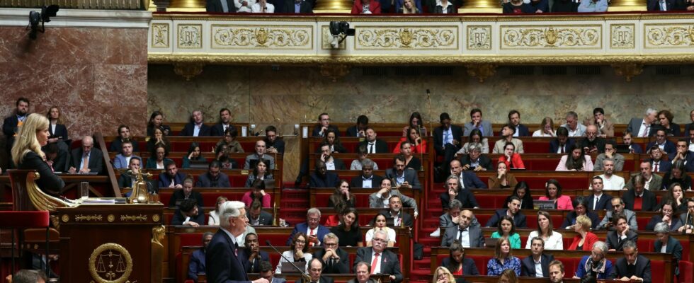 In the National Assembly Michel Barnier faces a first motion