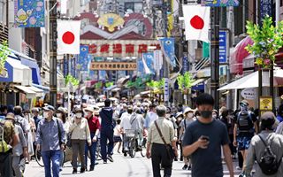 Japan consumer confidence deteriorates in October and disappoints