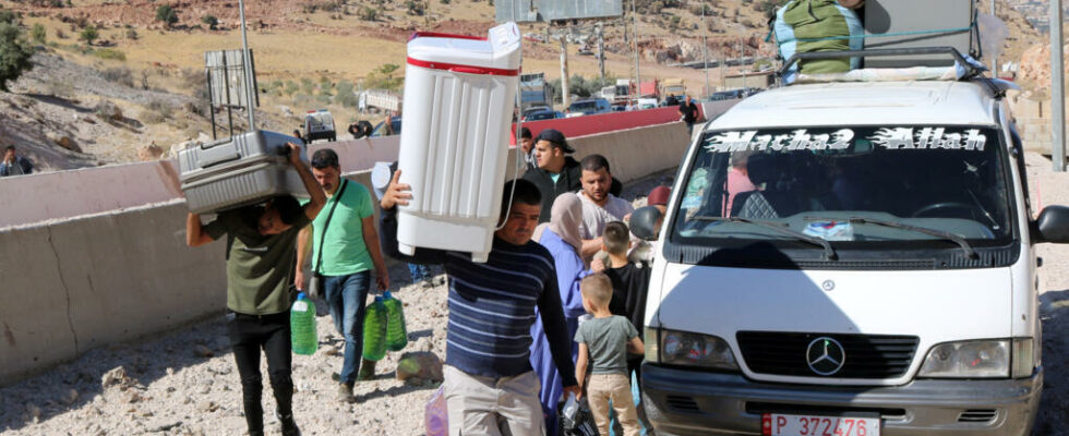 Lebanese civilians stranded after Israeli bombing of Lebanon Syria crossing