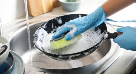 No more scrubbing pans to clean them this tip