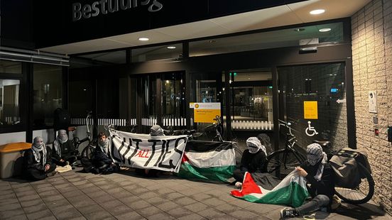 Pro Palestinian demonstrators block entrance to Utrecht University administration building