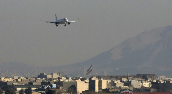 Sanctioned by the EU the airline Iran Air suspends its