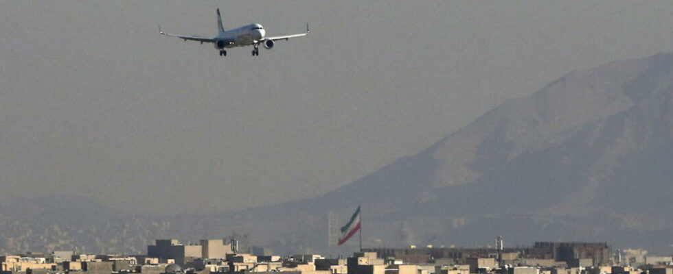 Sanctioned by the EU the airline Iran Air suspends its