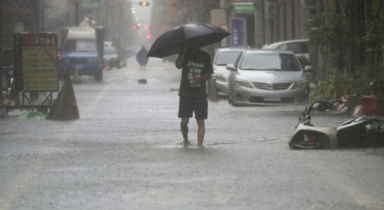 Southern Taiwan swept by Typhoon Krathon