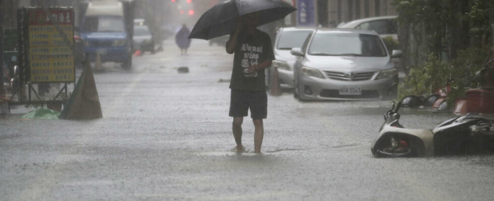 Southern Taiwan swept by Typhoon Krathon