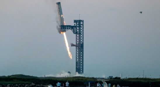 SpaceX succeeds in catching part of its Starship megarocket in