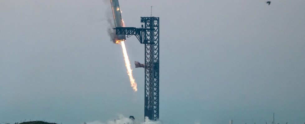 SpaceX succeeds in catching part of its Starship megarocket in