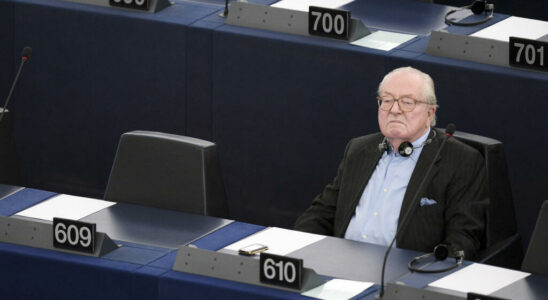 The European Parliament demands 300000 euros from Jean Marie Le Pen