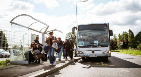 The Minister of Transport announces a national express coach plan