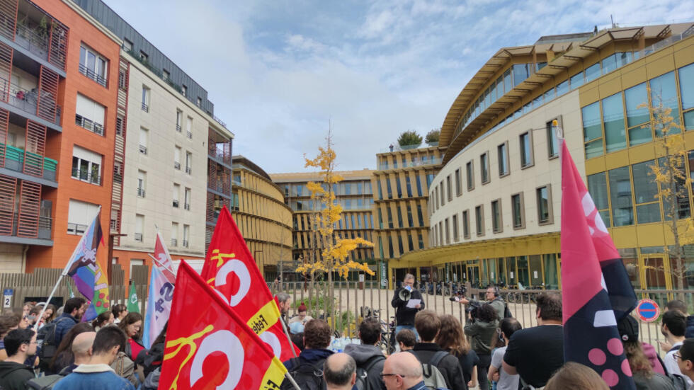 Ubisoft employees gathered in front of the company's premises on Tuesday October 15 to protest against new attacks on teleworking.