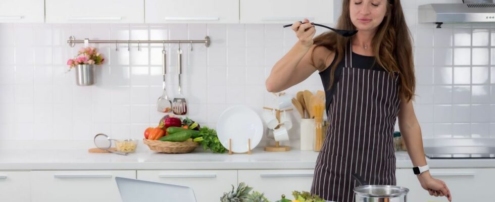 These common kitchen utensils are dangerous for your health according