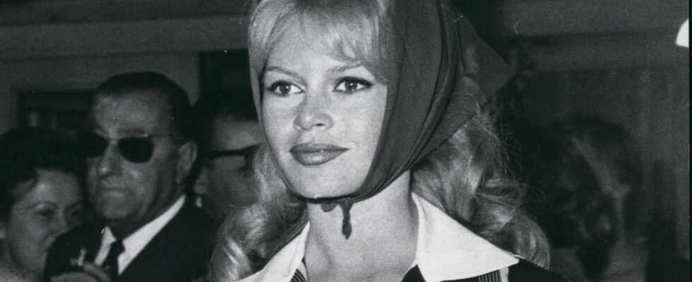 This coat loved by Brigitte Bardot in the 60s is