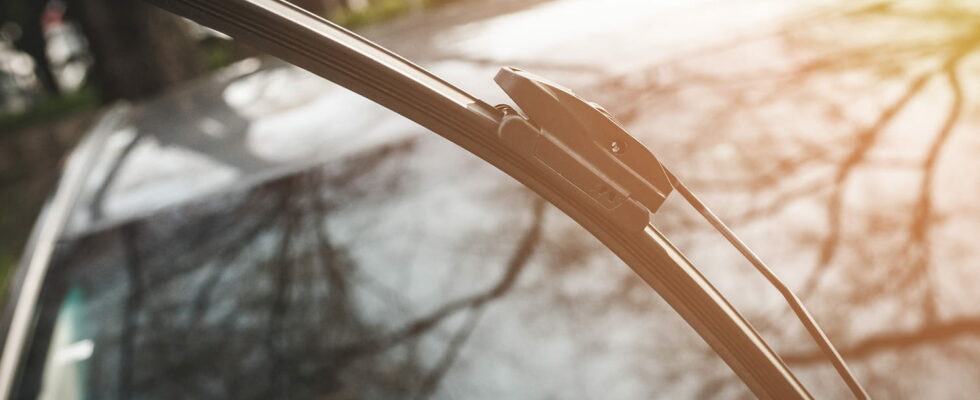 This simple gesture keeps your windshield spotless 30 seconds is