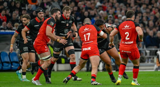 Top 14 Toulouse humiliates Toulon and remains at the top