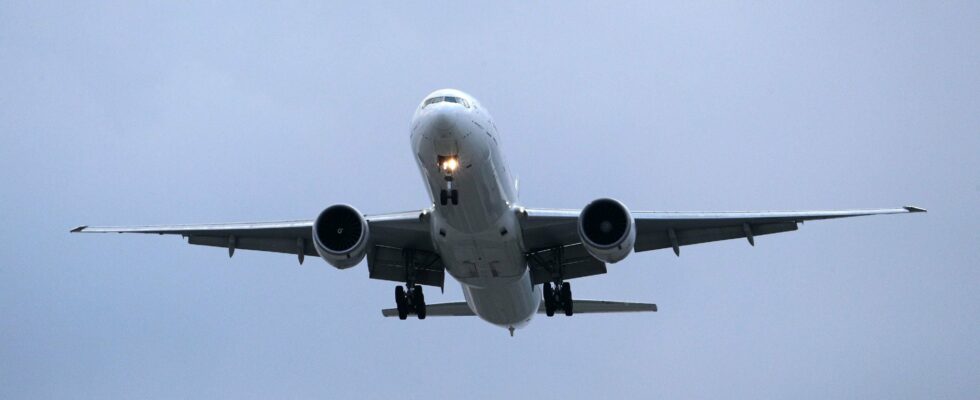 While Iran fired missiles at Israel an Air France flight