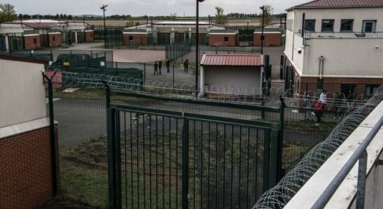 anger in a detention center for foreigners after the death