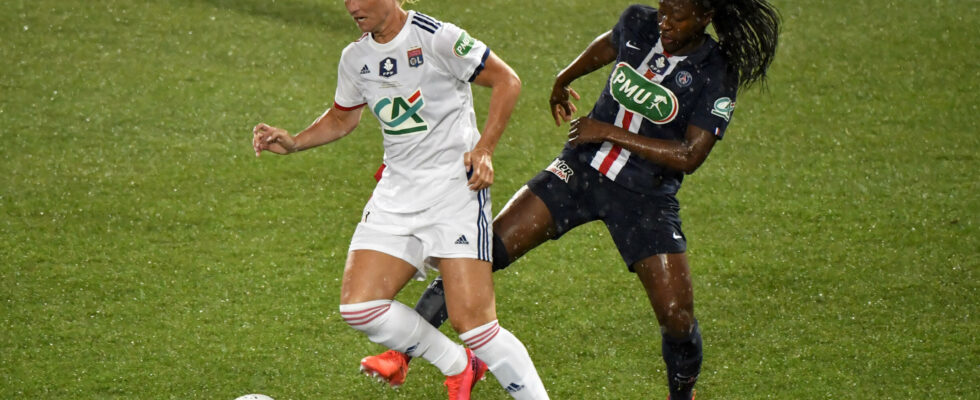 ex captain of the France team Amandine Henry retires from international