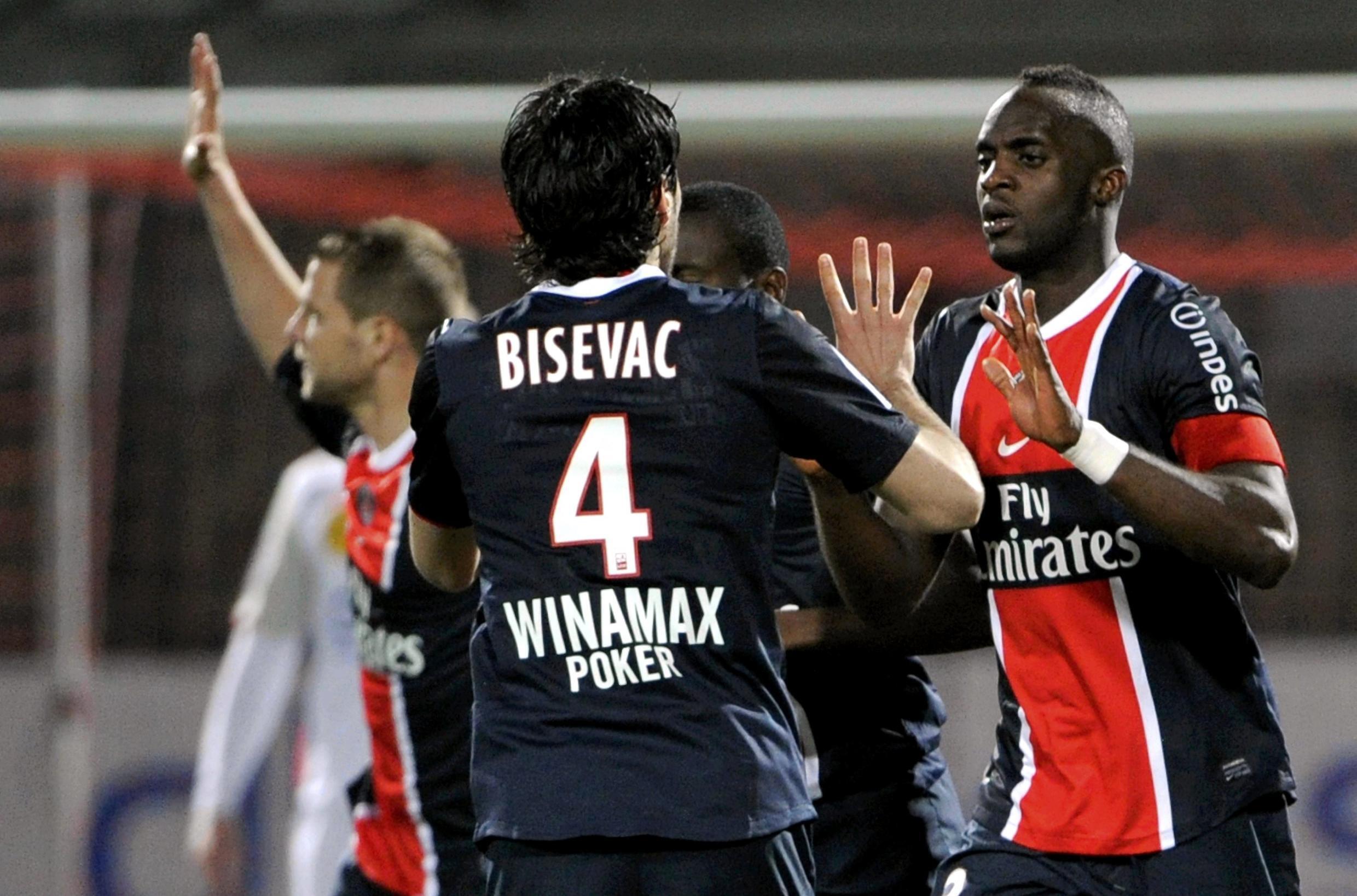 Momo Sissoko with the PSG jersey.