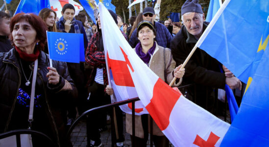 last meeting for the ruling party before crucial legislative elections