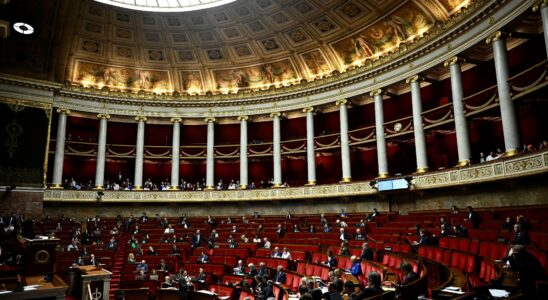 the right and Macronie accused of obstructing the examination of