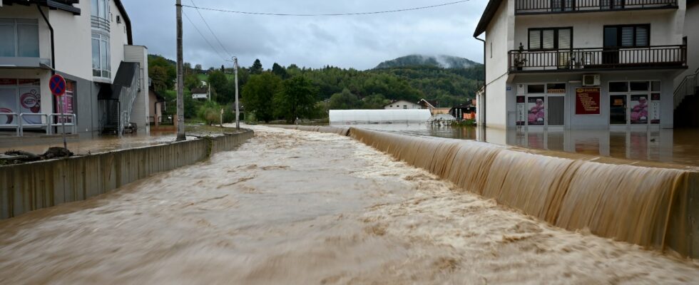 water is either too abundant or insufficient warns the UN