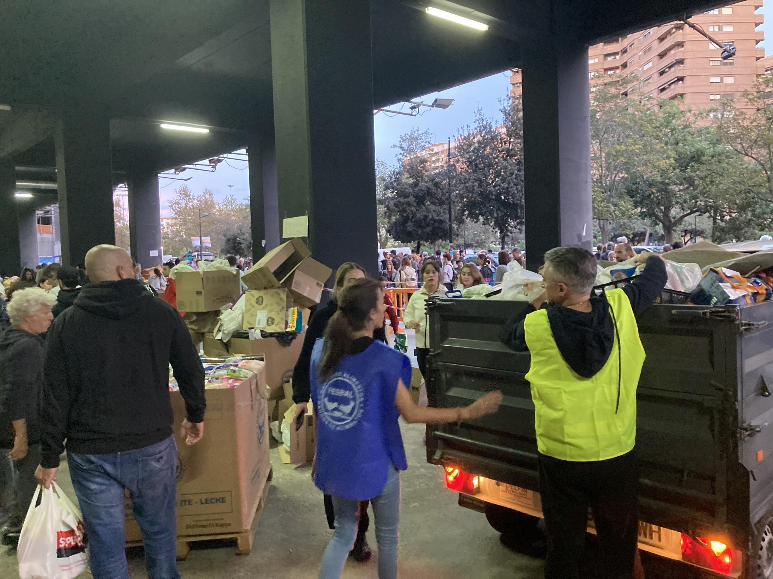 Valencia, pallets with basic necessities and food arrive from all over Spain to the Food Bank to be redistributed to disaster victims.