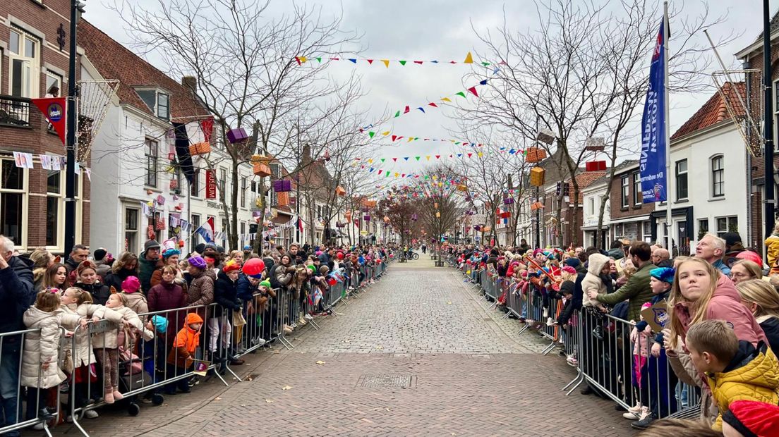 1731983490 394 Live blog arrival Vianen busy streets and dogs with mitres