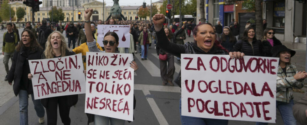 Angry Serbs demand government leave after deadly roof collapse