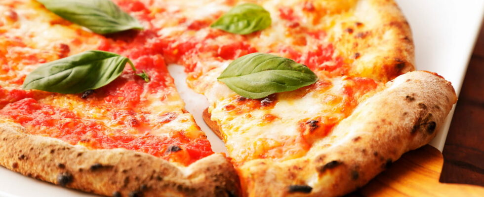 Celebrity Italian Chef Explains the Best Way to Cut Pizza