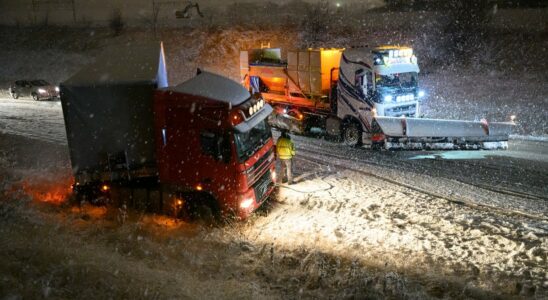 Chaos on the E22 road closed