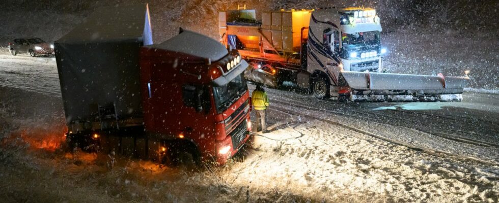 Chaos on the E22 road closed