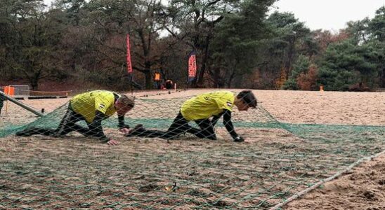 Climbing in scrambling at the NK Survival Run in Doorn