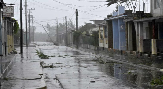 Cuba deprived of electricity hit by Category 3 Hurricane Rafael