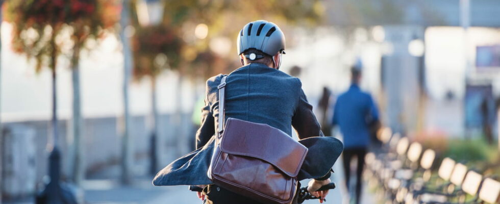 Cyclists and pedestrians come together in many places To limit