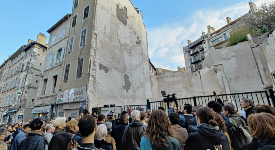 Drama of rue dAubagne in Marseille citizens at the heart