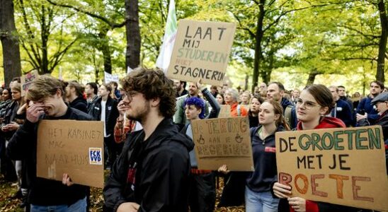 Education protest cancelled why the cuts are causing so much