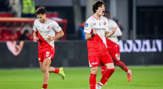 FC Utrecht moves to second place in the Eredivisie after