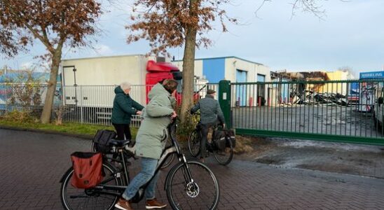 Fire at fishmonger hits Spakenburg Those young boys are trying