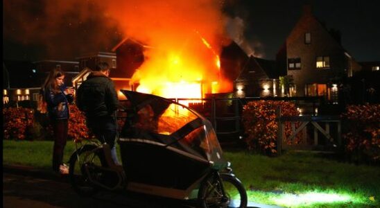 Flames destroy Amersfoort house with thatched roof