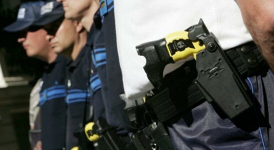 France should municipal police officers be armed