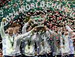 Italy celebrates winning the Davis Cup for the second time