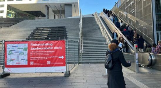 Jaarbeursplein stairs partly reopened after cracks in the bicycle shed