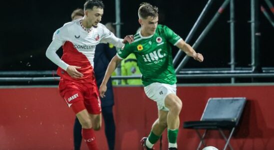 Jong FC Utrecht is holding up well against leader Excelsior