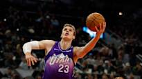 Lauri Markkases great dunk and wild points Utah broke