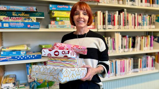 Lola collects Christmas gifts for children in the Valencia flood