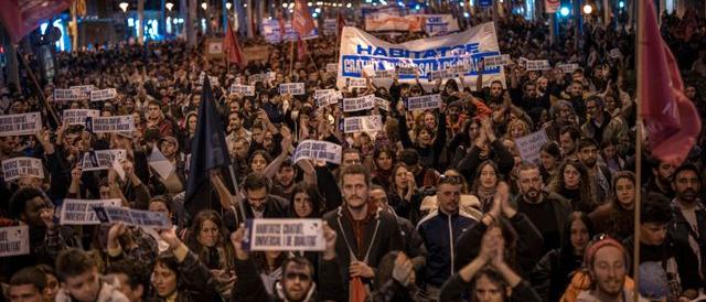 Massive protest against house prices in Barcelona