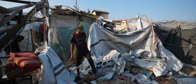 New attacks on Gaza many children killed