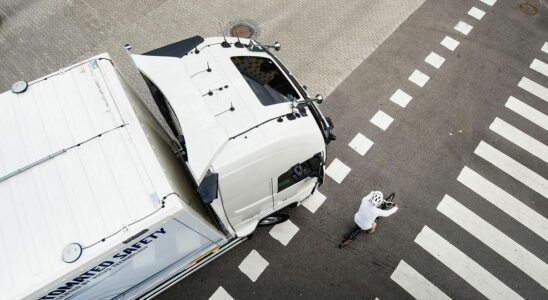 New safety systems on trucks to protect pedestrians and cyclists