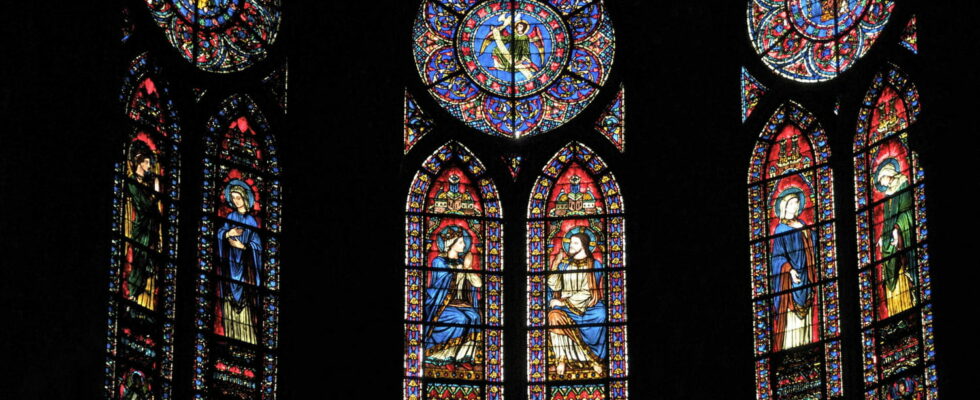 Notre Dame de Paris new stained glass windows or not The